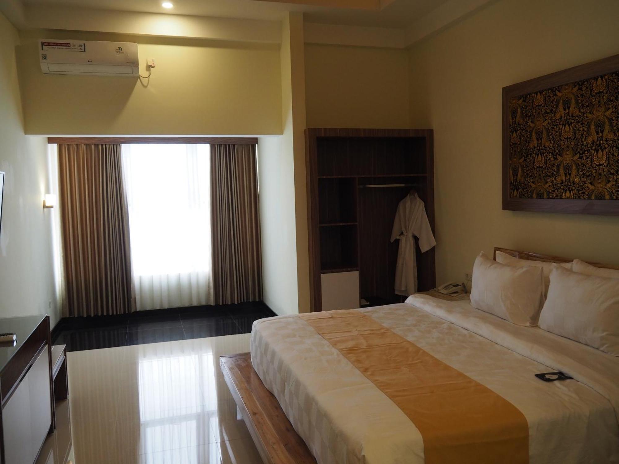 Luminor Hotel Banyuwangi By Wh Exterior foto