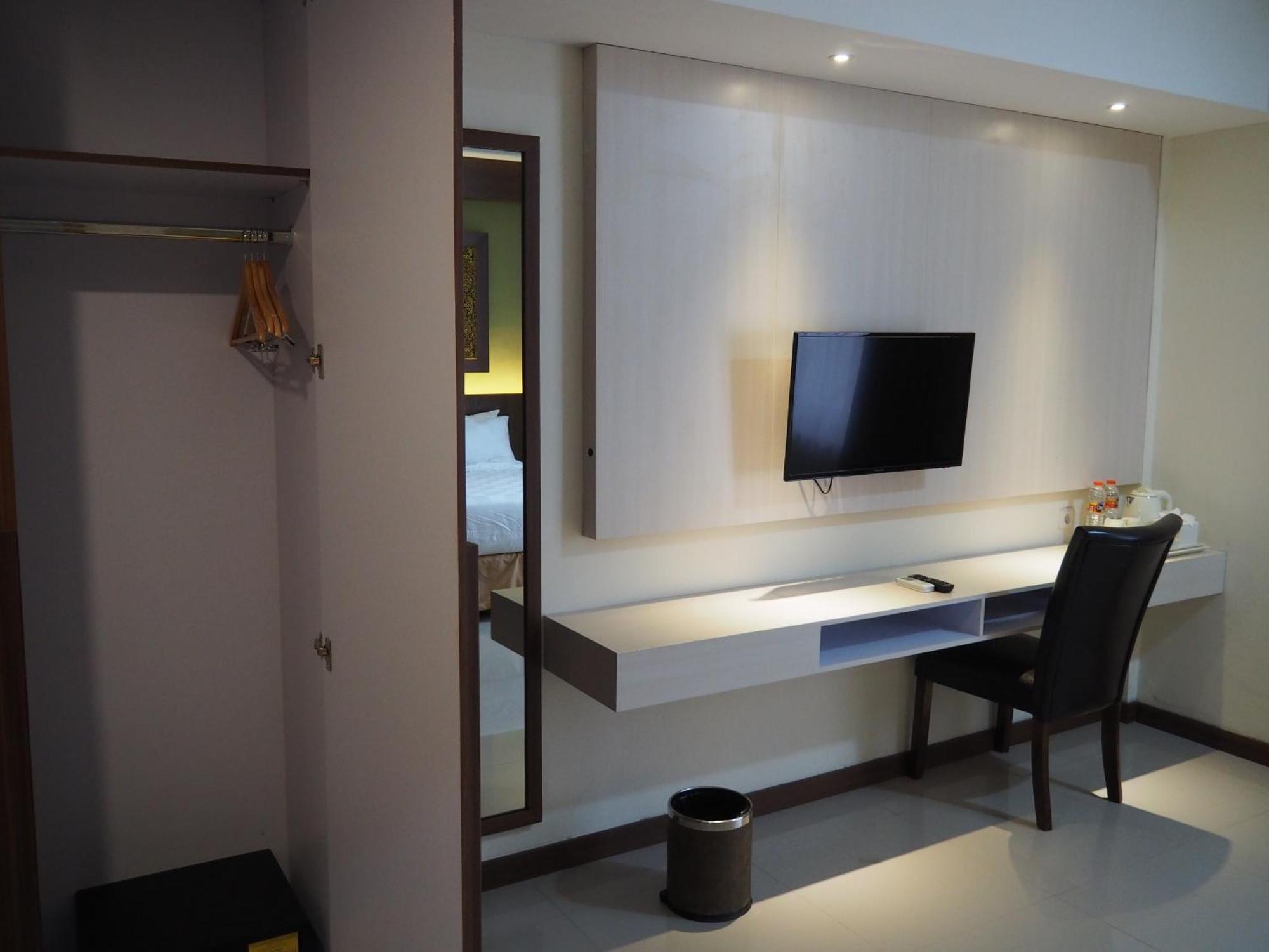 Luminor Hotel Banyuwangi By Wh Exterior foto