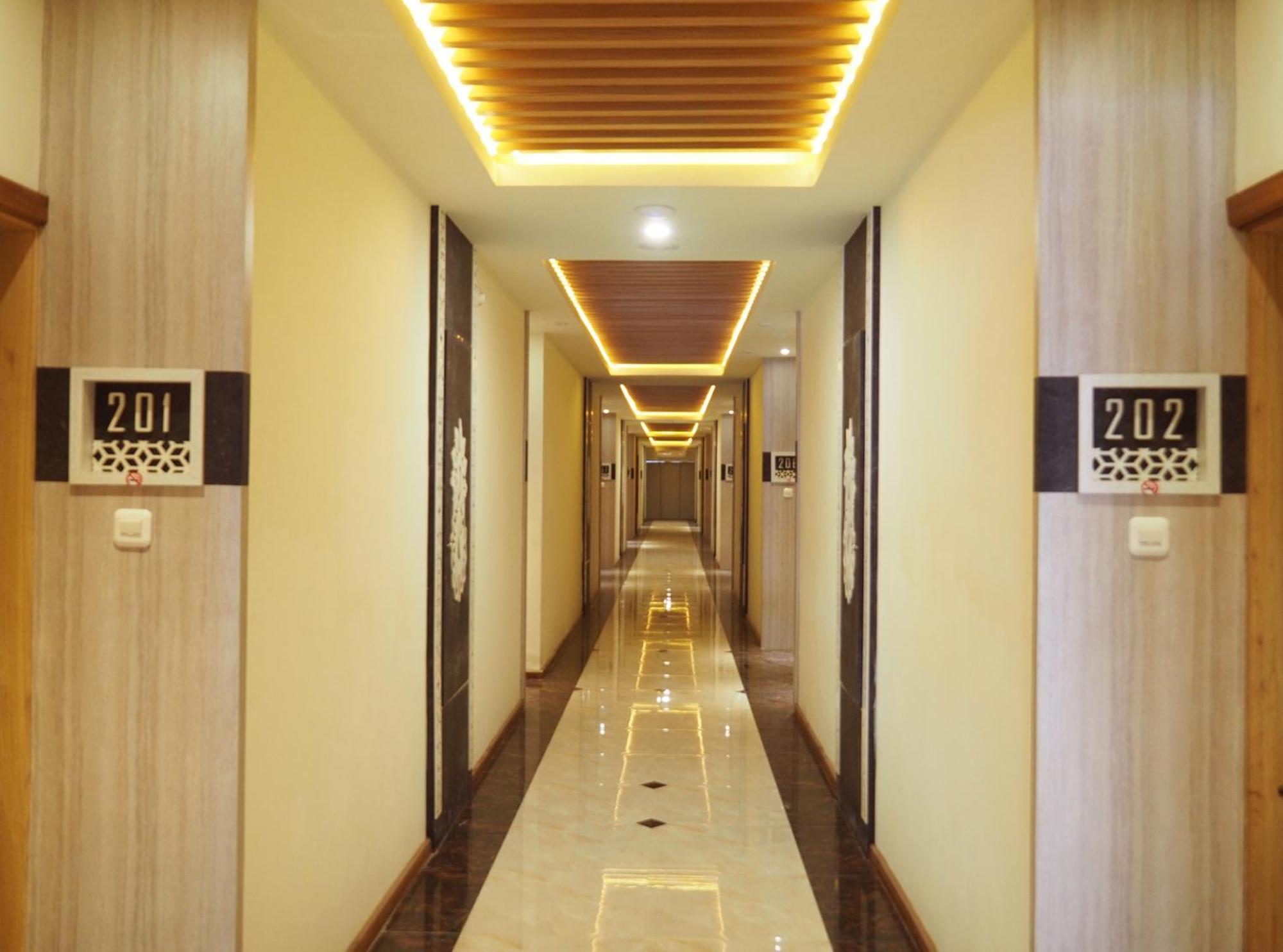 Luminor Hotel Banyuwangi By Wh Exterior foto