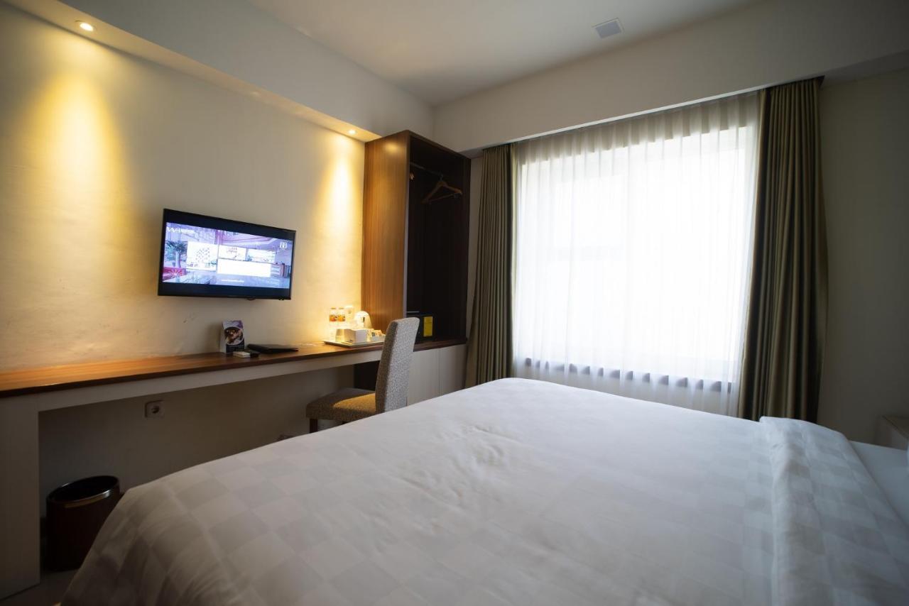 Luminor Hotel Banyuwangi By Wh Exterior foto