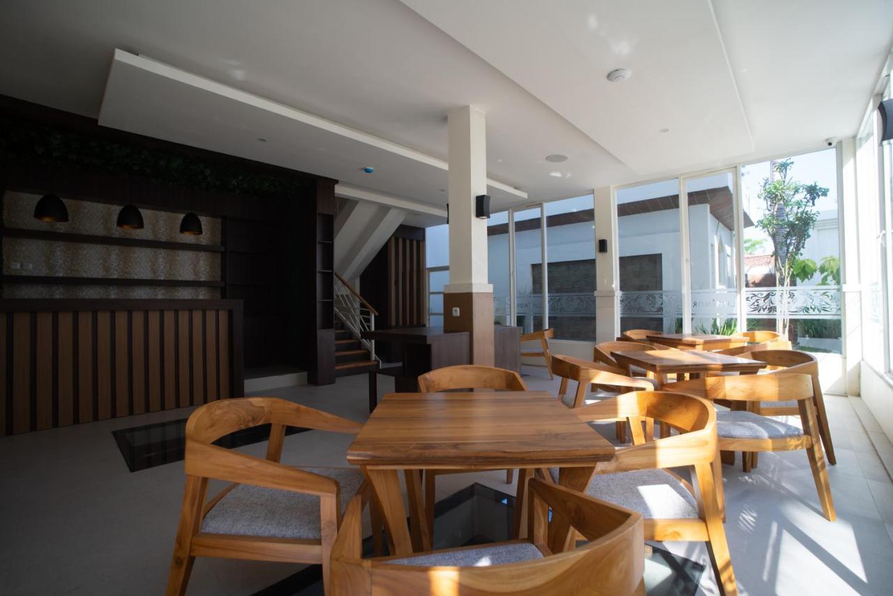 Luminor Hotel Banyuwangi By Wh Exterior foto