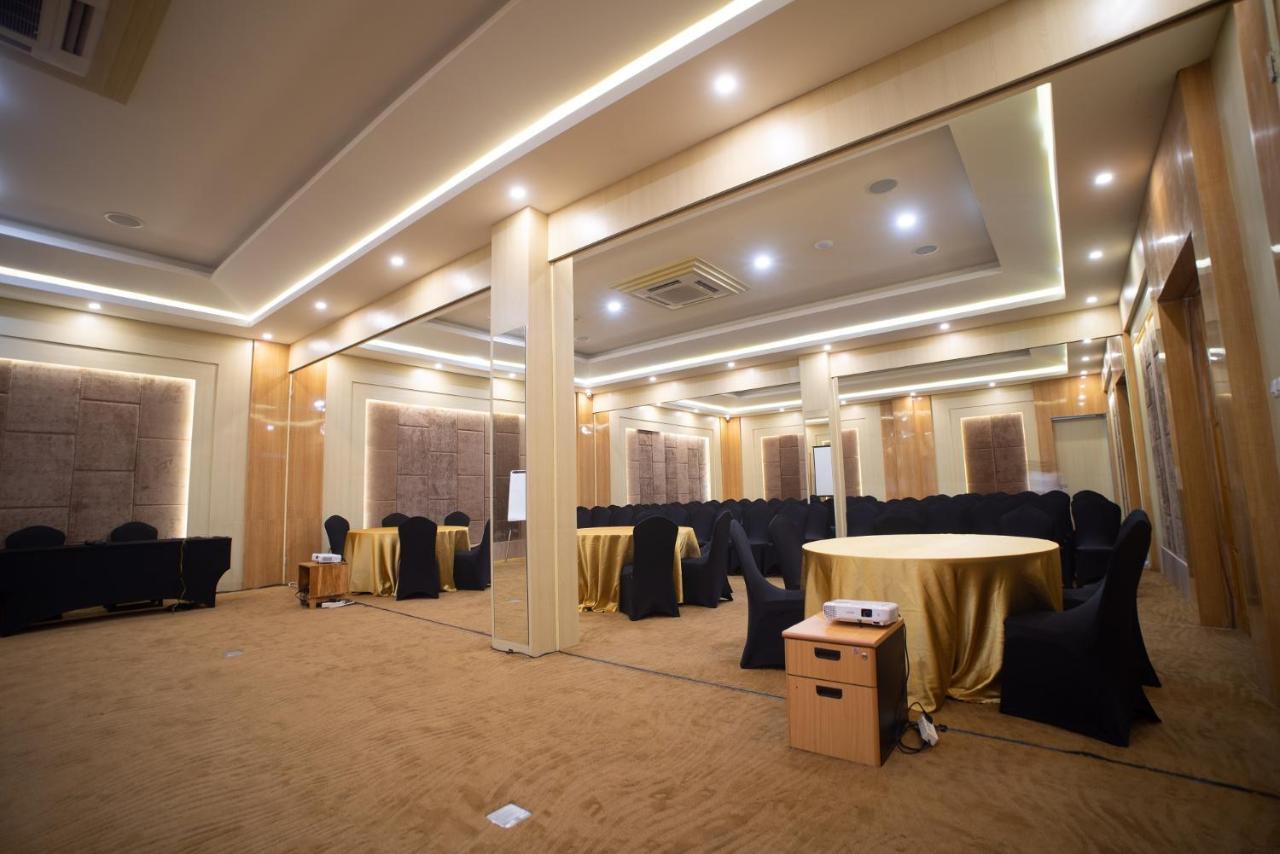 Luminor Hotel Banyuwangi By Wh Exterior foto